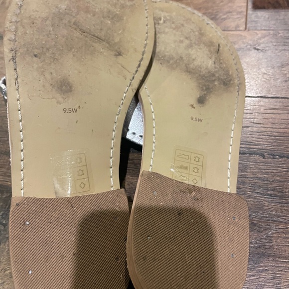 Jack Rogers Metallic Silver Hampton Sandals, Size 10 - Picture 12 of 12